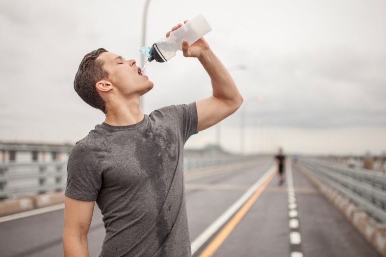 How-Much-Water-Should-I-Drink-While-Taking-Creatine-862x525